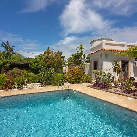 Beachside Oasis With Pool & Garden ヴィラ